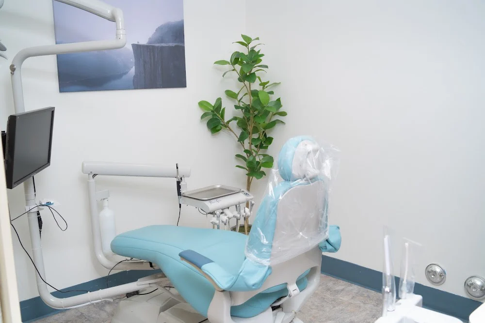 Aqua Dentistry : Aishwarya Kumar DDS Picture 2