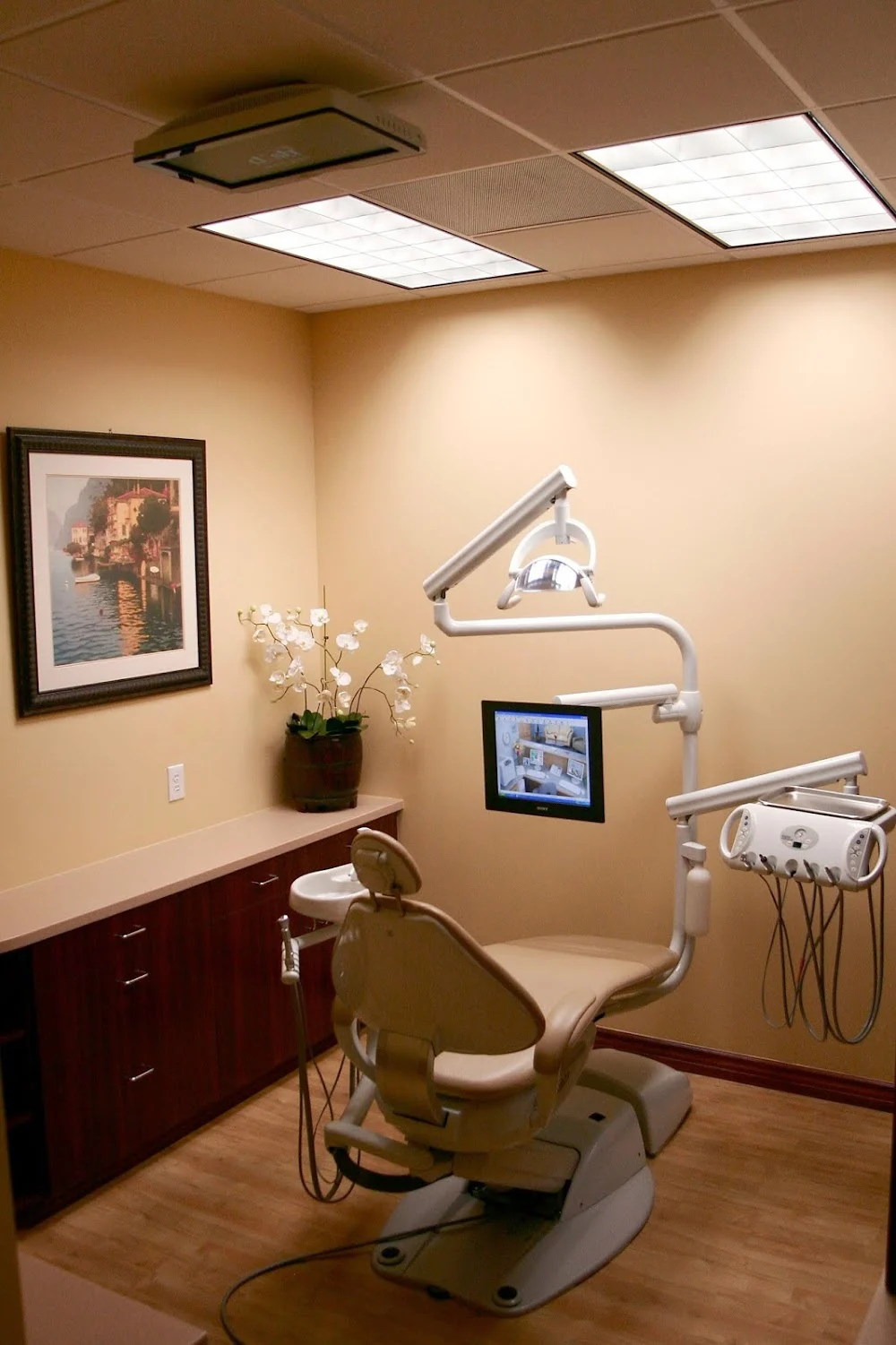 Riverwalk Dental Spa: Truc Mai, D.D.S & Hieu Mai, D.D.S 6