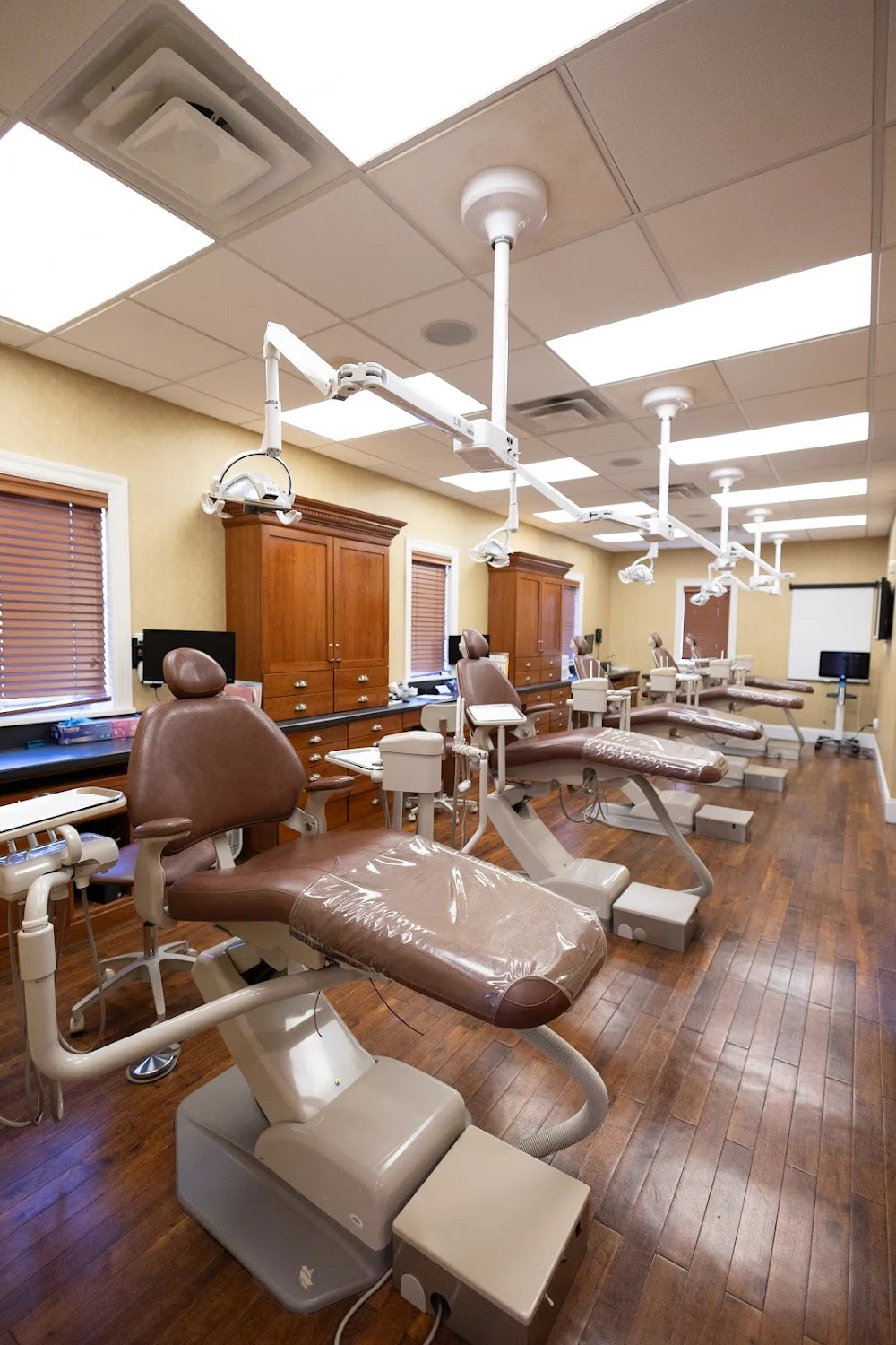 Pearly Whites Dental Studio 3