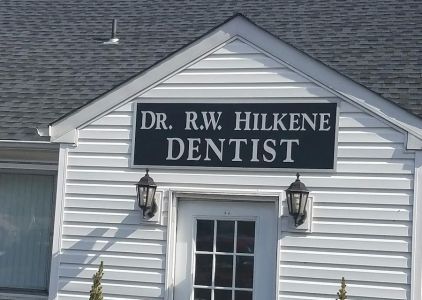 Hilkene Robert w DDS