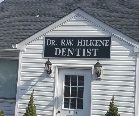 Hilkene Robert w DDS