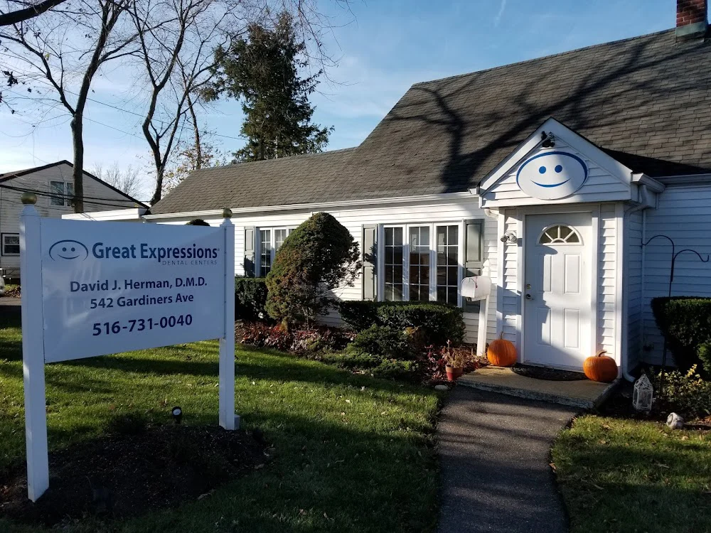 Great Expressions Dental Centers - Levittown 5