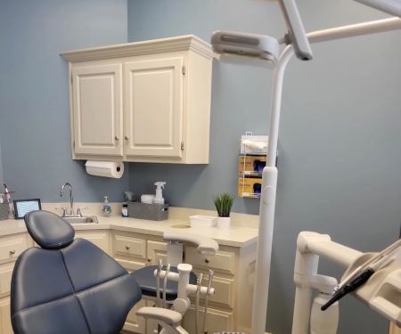 Dr. Ryan M. Holbrook, DDS LLC