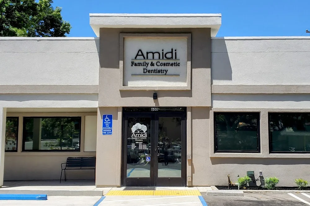 Amidi Family & Cosmetic Dentistry 4