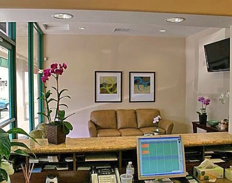 Smile The Spa - Dr. Julio Terra DDS