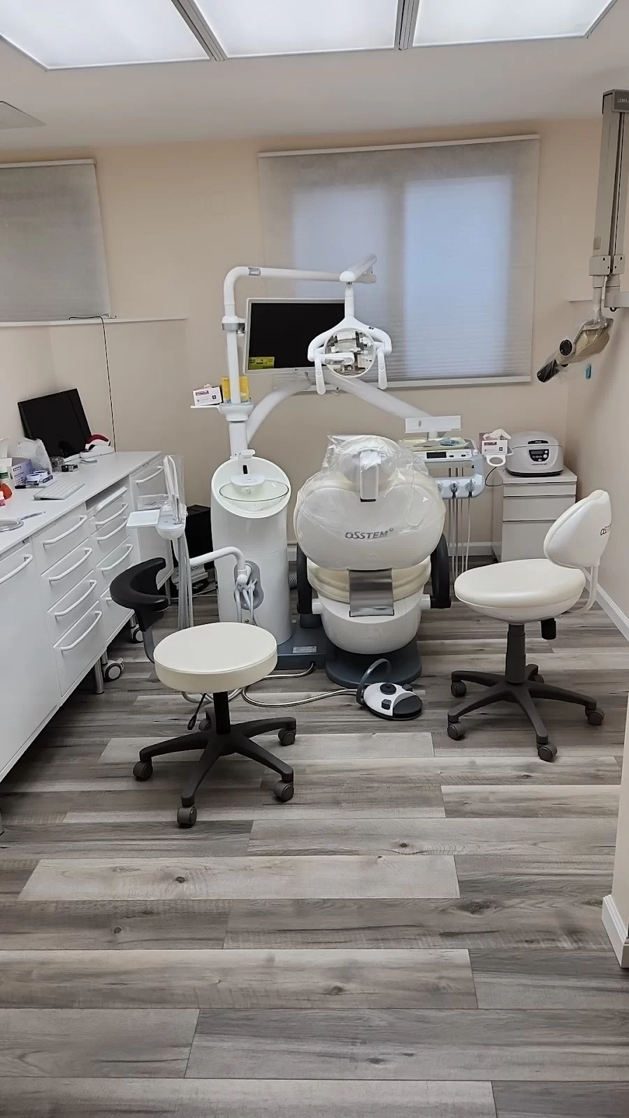 Igor Roshkovan DDS, MSc, MSc, Dr.Roshkovan Dental Implants Picture 10