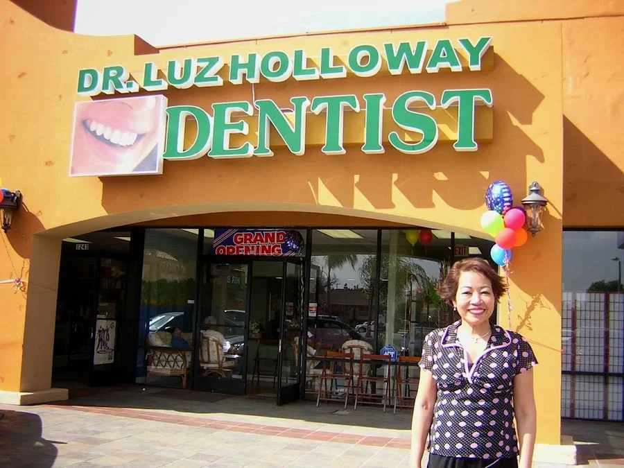 Luz C Holloway DDS 3