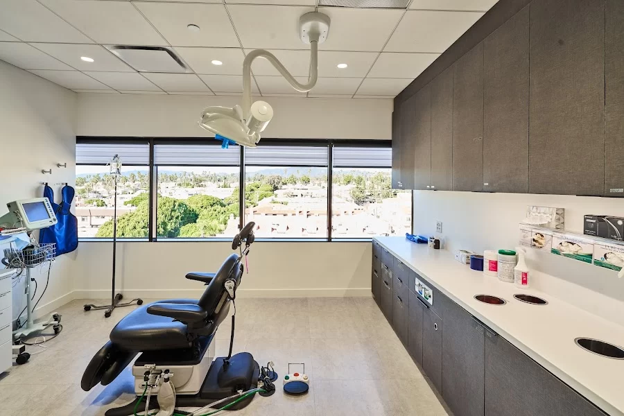 Santa Monica Center for Oral Surgery and Dental Implants 3