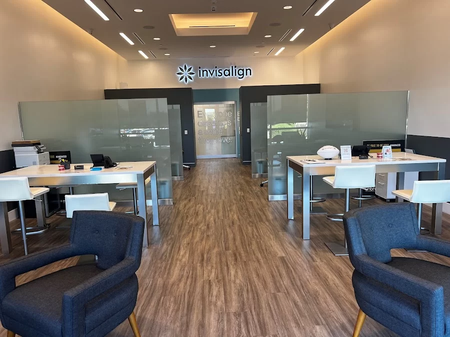 Unbraced Invisalign Studio 6