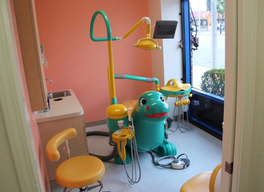 Dino Kids' Dental 8