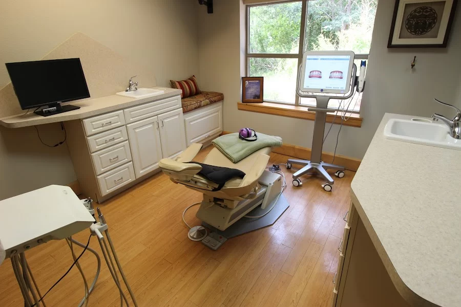 Grand Dental Studio 3