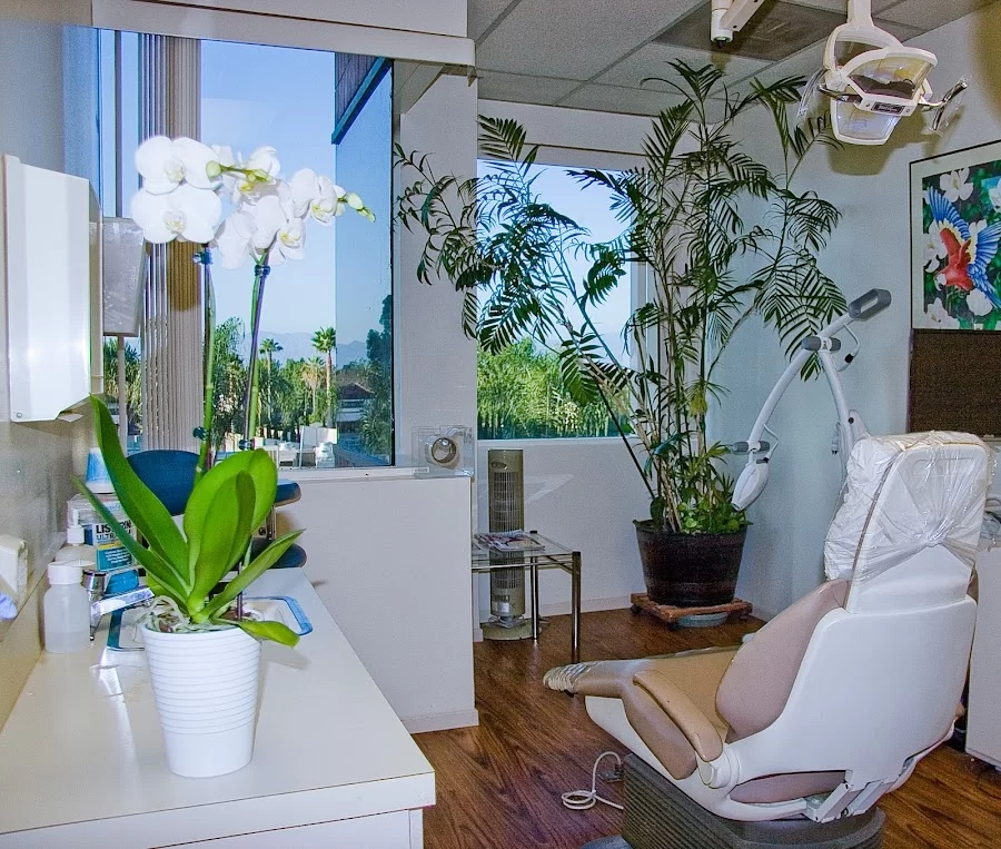 Encino Cosmetic Dentistry - Roberta Cerveny, DDS 7