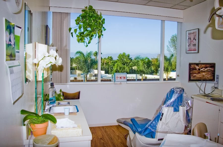 Encino Cosmetic Dentistry - Roberta Cerveny, DDS 5