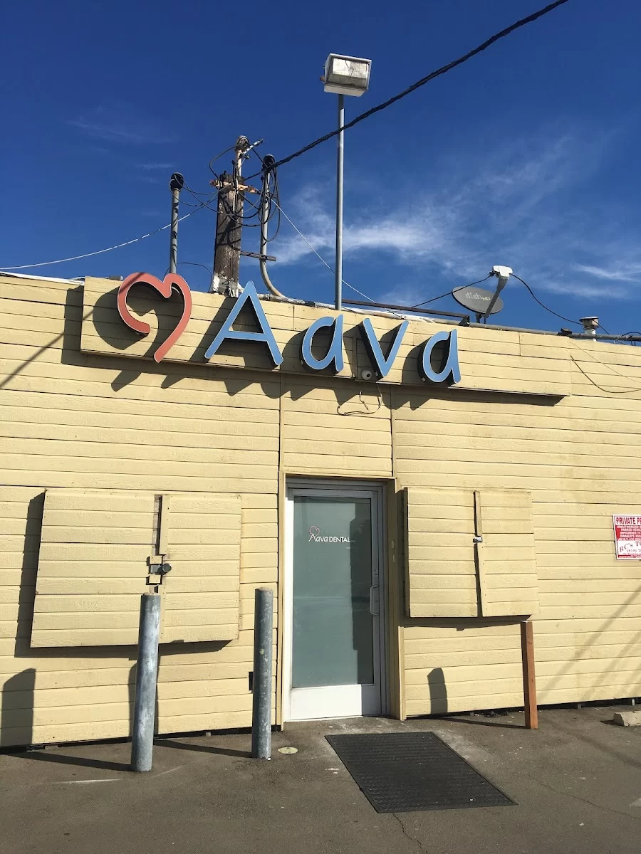 Aava Dental of North Hollywood 9