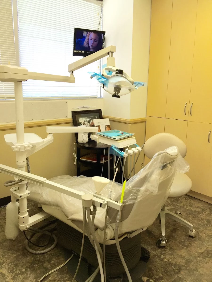 Mid-Wilshire Dental Care 9