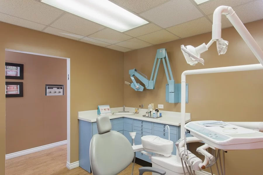 Dr. Smile: Kayvon Javid, DDS 3