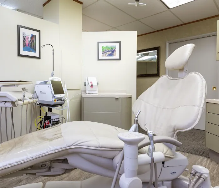 Webster Dental Care of Sauganash Picture 3