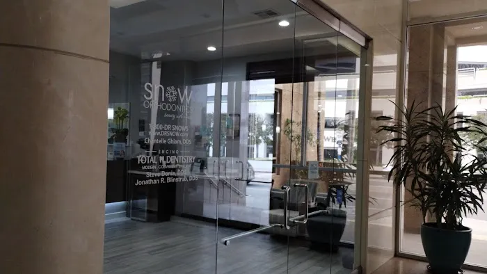 Encino Total Dentistry Picture 1