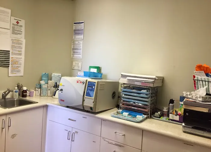 Encino Aesthetic Dental Group / A Dental Emergency Office Picture 1