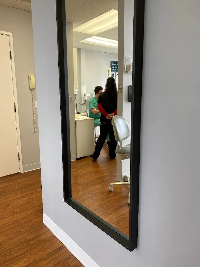 Encino Aesthetic Dental Group / A Dental Emergency Office Picture 2