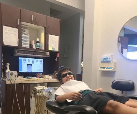 Ideal Dental Garland