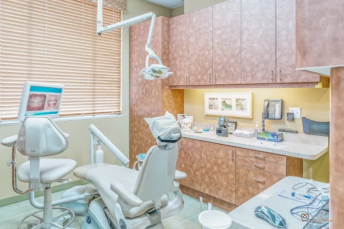 Cinema Dental Care Picture 8