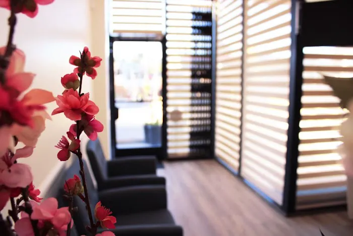 Elegant Dental Center Picture 5