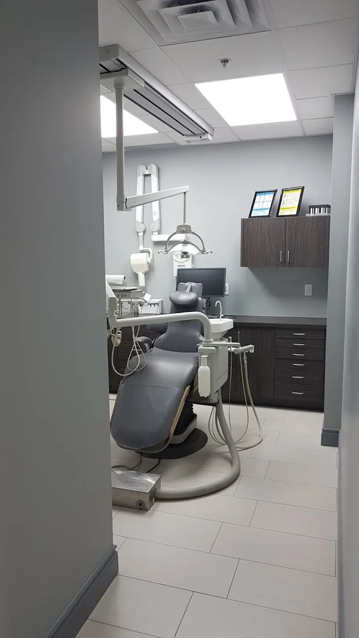 Bathurst-Steeles Dental Centre 7
