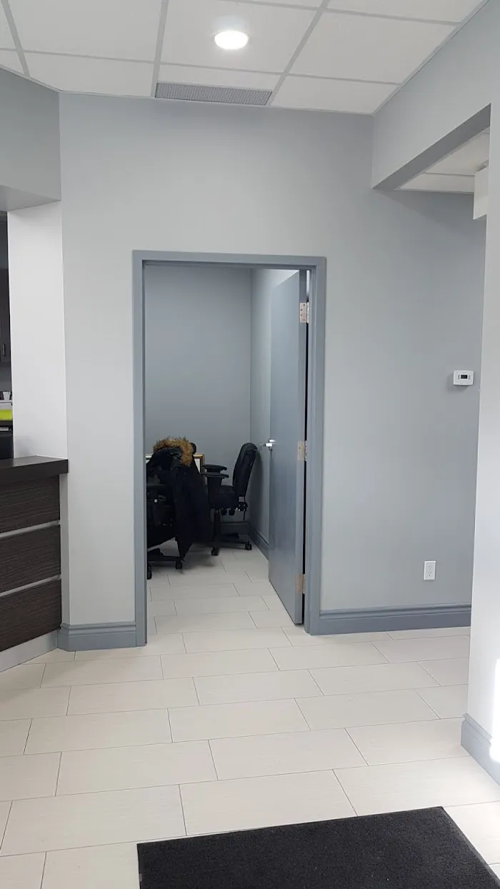 Bathurst-Steeles Dental Centre 6