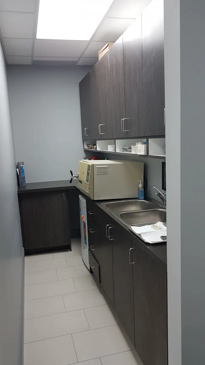 Bathurst-Steeles Dental Centre 4