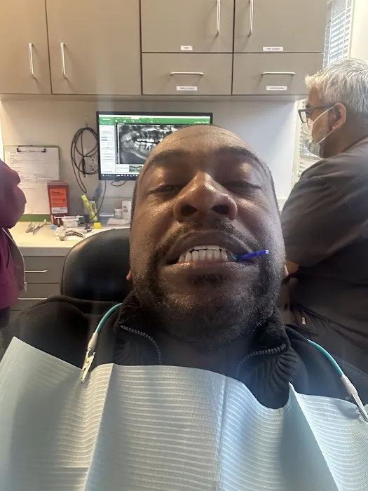 Detroit Dentist Dentures & Implants Picture 7