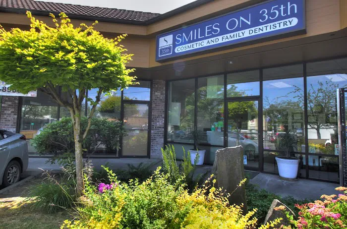 SMILES ON 35th - Seattle Dentist Picture 3