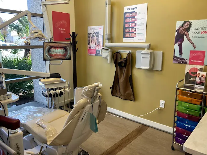 Encino Cosmetic & Dental Implants Picture 1