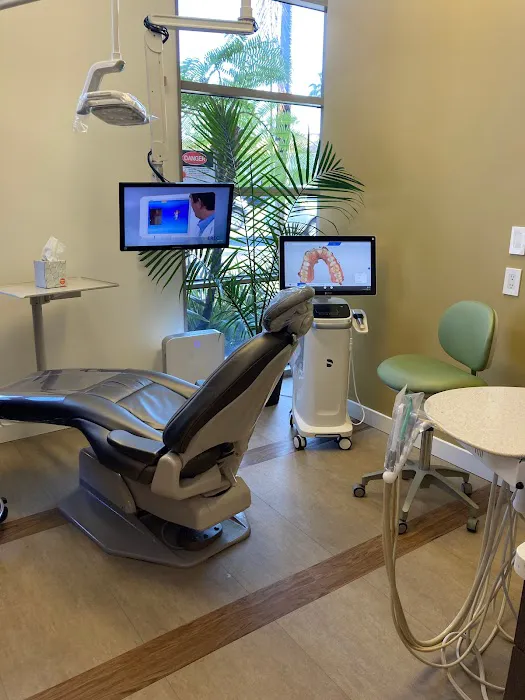 Encino Cosmetic & Dental Implants Picture 2
