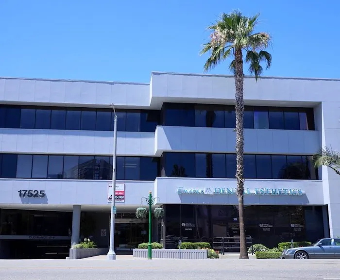 Encino Dental Esthetics: Kaivan Kiai, DDS Picture 3