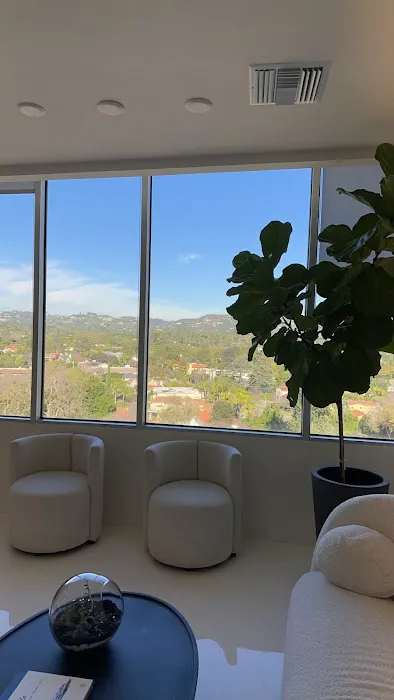 Beverly Hills Emergency Dentist Picture 1